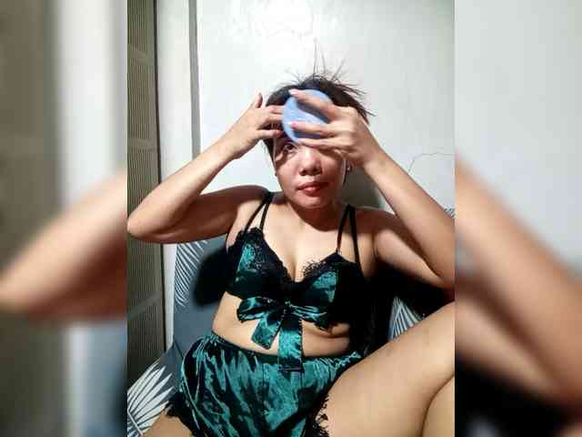 SweetKittyx22 webcam