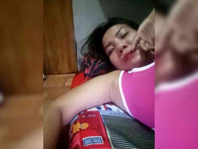 SweetKittyx22 webcam