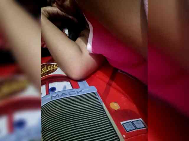 SweetKittyx22 webcam