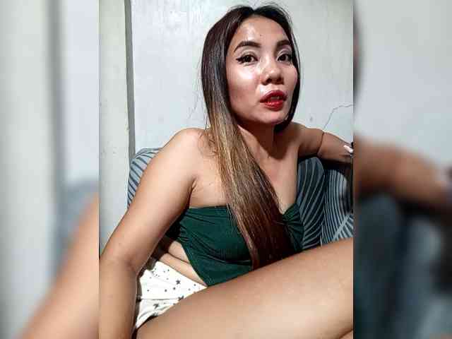 SweetKittyx22 webcam