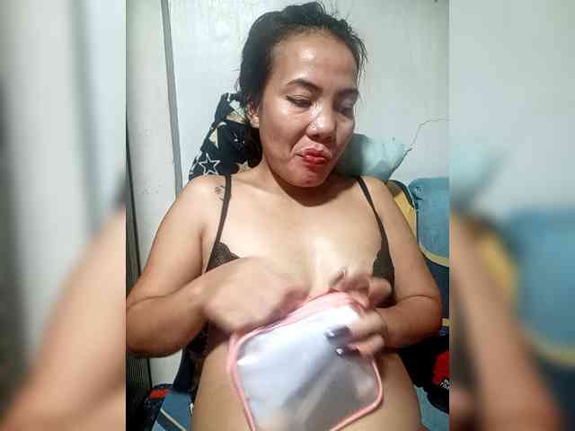 SweetKittyx22 webcam