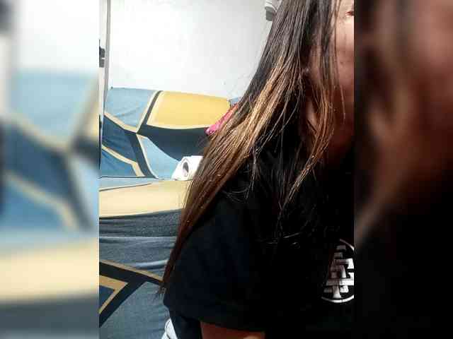 SweetKittyx22 webcam