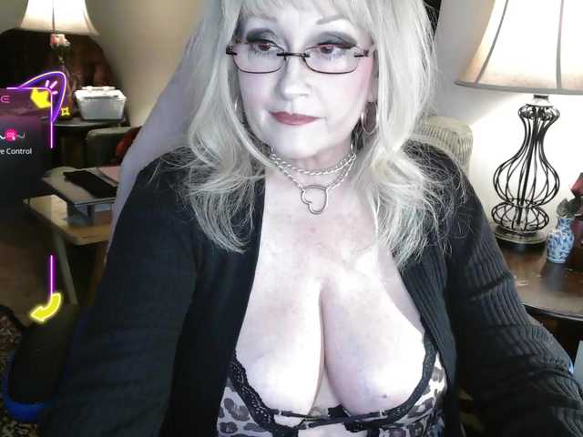 Ava6j74's BongaCams show and profile