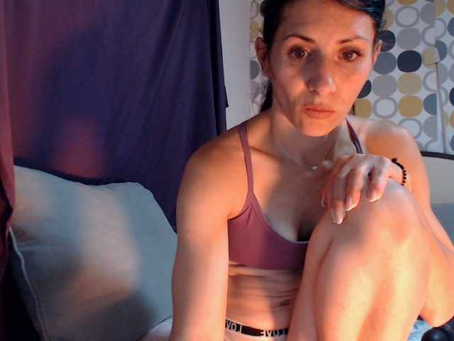 evacrisxxxx from BongaCams is Freechat
