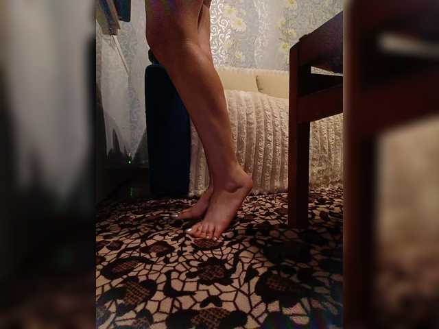 L-I-N-D-A's BongaCams show and profile