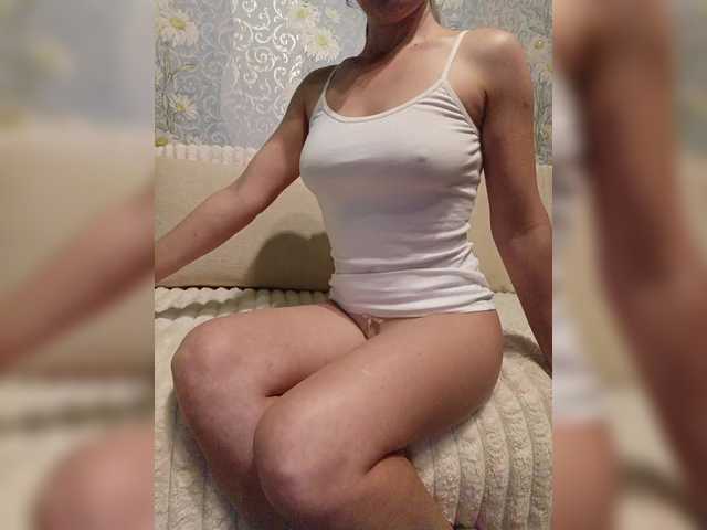 L-I-N-D-A's BongaCams show and profile