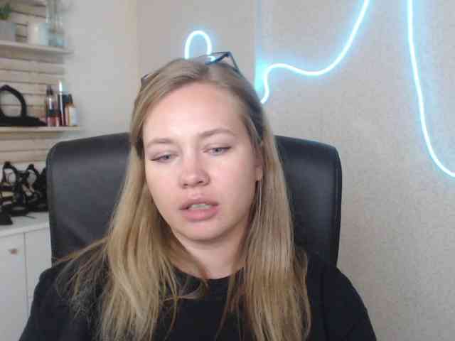 hollyBB webcam