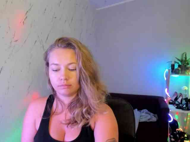 hollyBB webcam