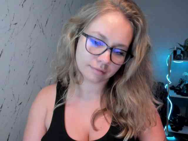hollyBB webcam