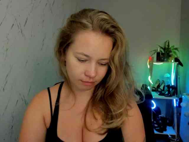 hollyBB webcam