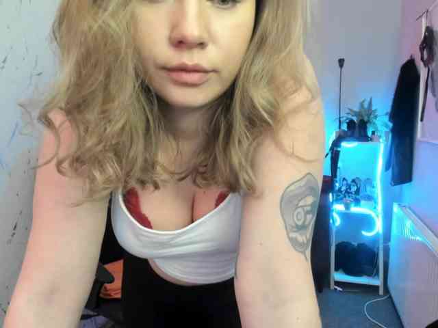hollyBB webcam