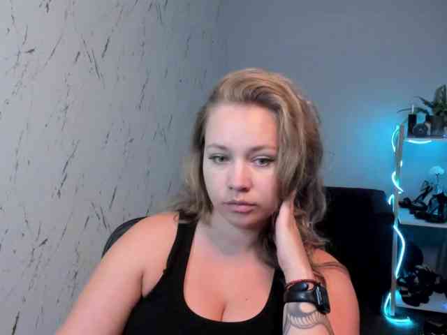 hollyBB webcam