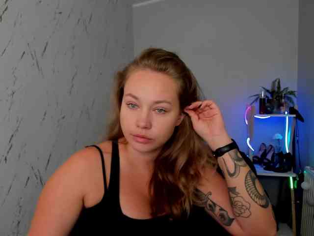hollyBB webcam
