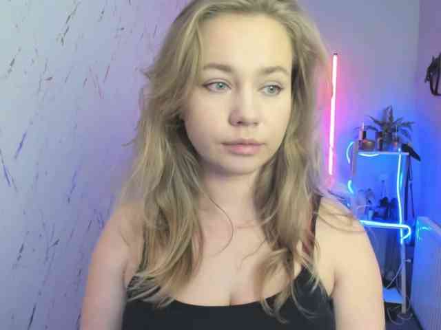 hollyBB webcam