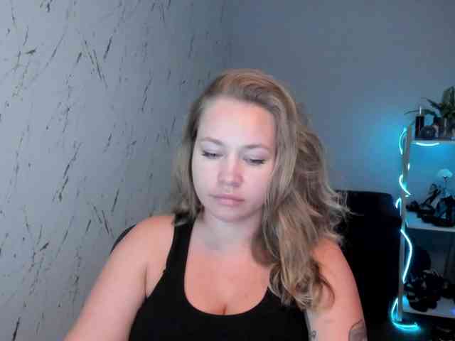 hollyBB webcam