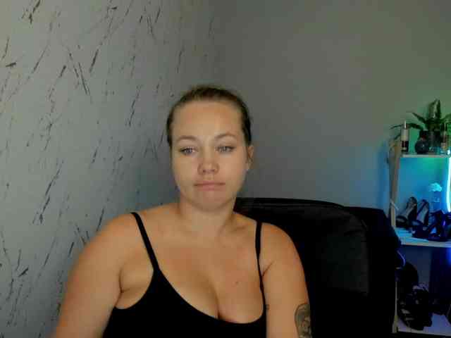 hollyBB webcam