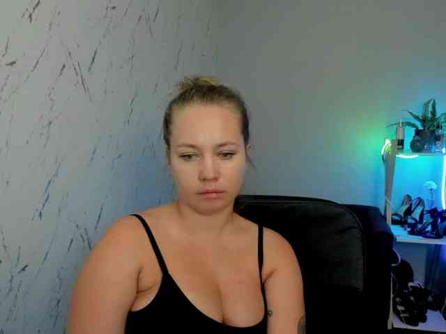 hollyBB webcam