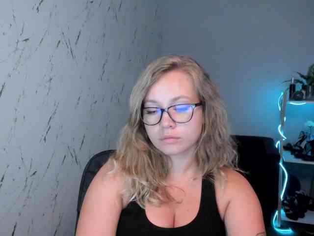 hollyBB webcam