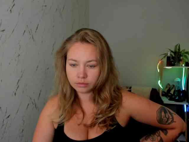 hollyBB webcam