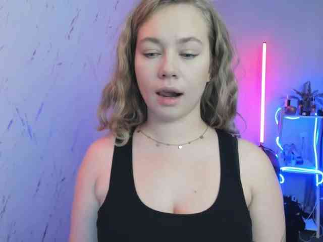 hollyBB webcam