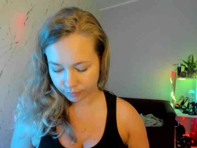 hollyBB webcam