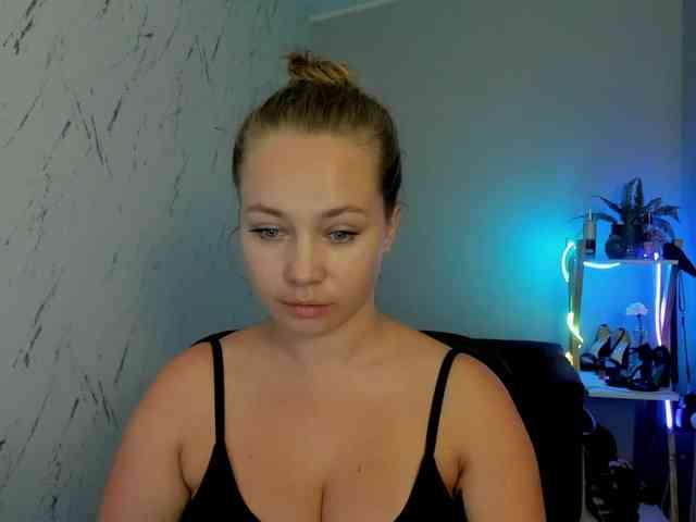 hollyBB webcam