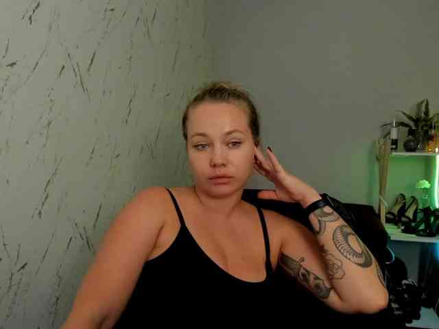 hollyBB webcam