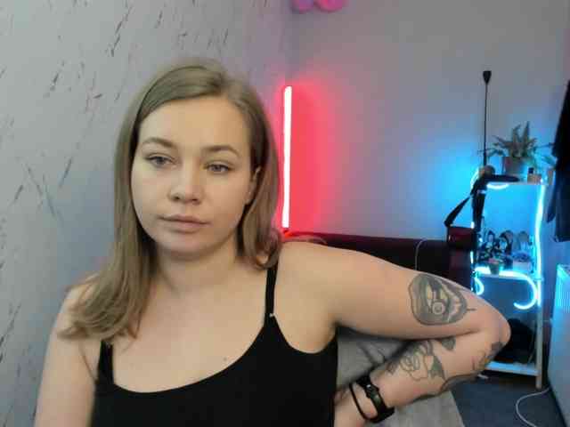 hollyBB webcam