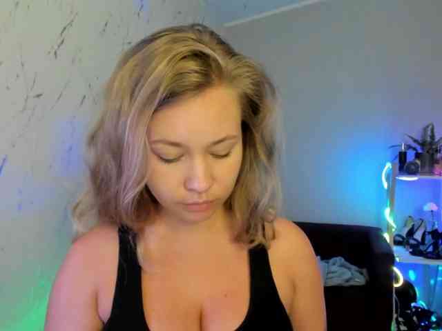 hollyBB webcam