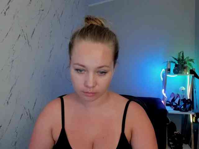 hollyBB webcam