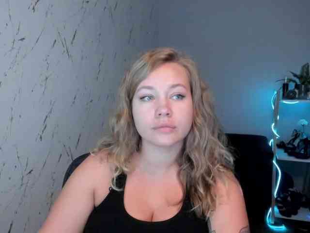 hollyBB webcam