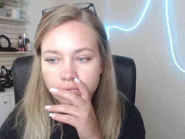 hollyBB webcam