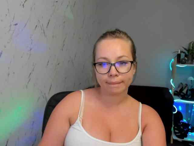 Модель: hollyBB