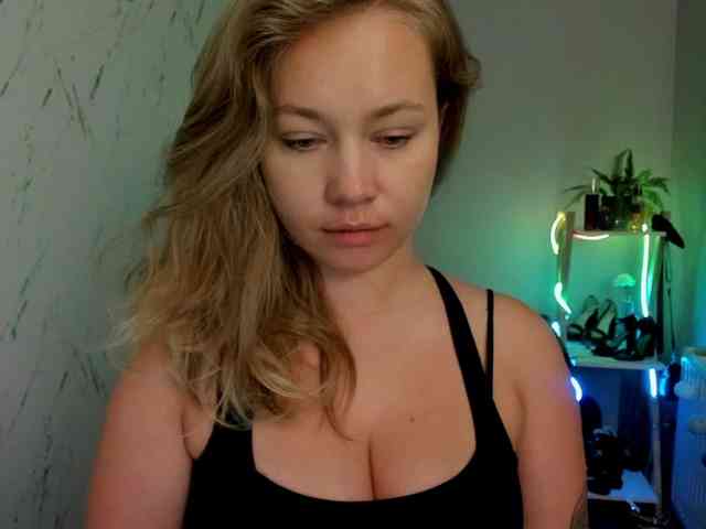 hollyBB webcam