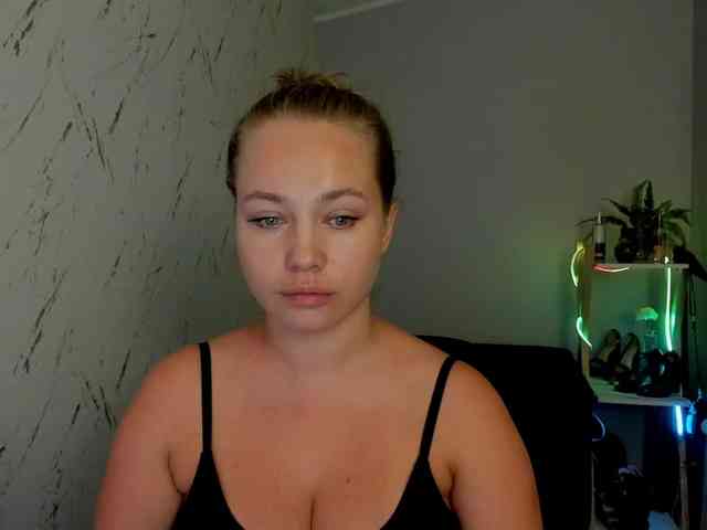 hollyBB webcam