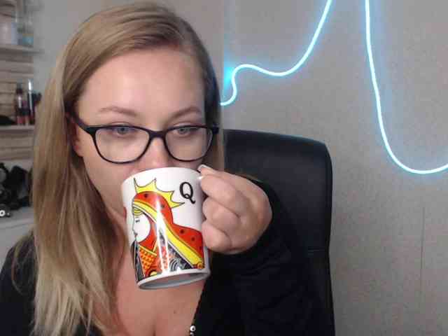 hollyBB webcam