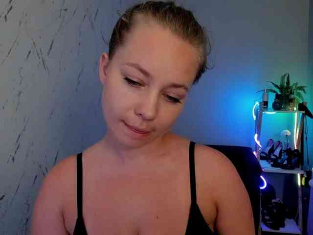 hollyBB webcam