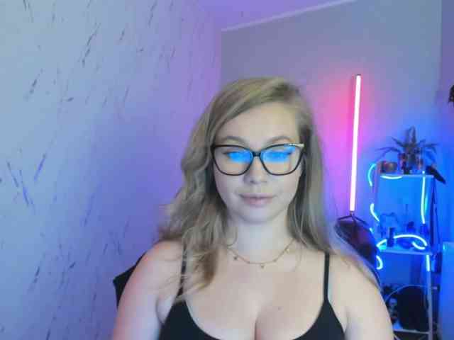 hollyBB webcam