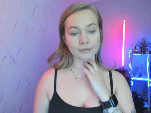 hollyBB webcam