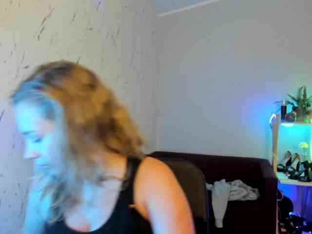 hollyBB webcam