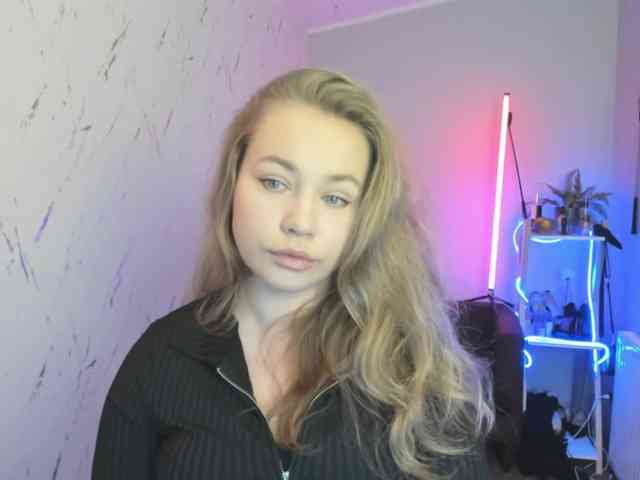 hollyBB webcam