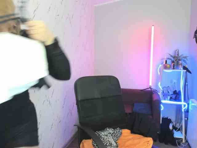 hollyBB webcam