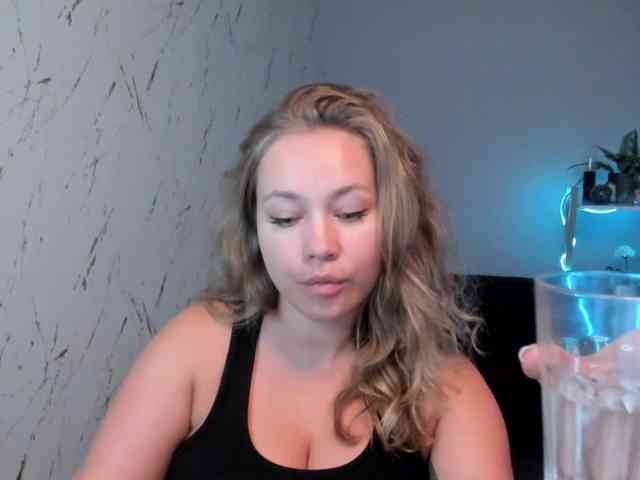 hollyBB webcam