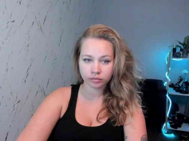 hollyBB webcam