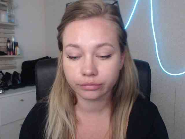 hollyBB webcam