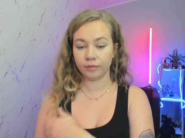 hollyBB webcam
