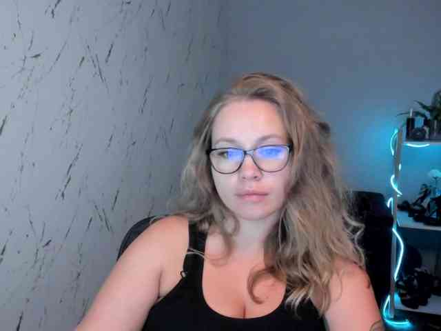 hollyBB webcam
