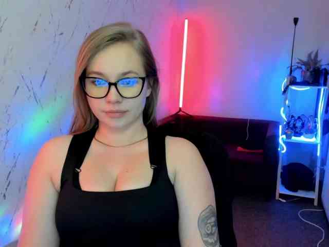 hollyBB Live Webcam on BongaCams