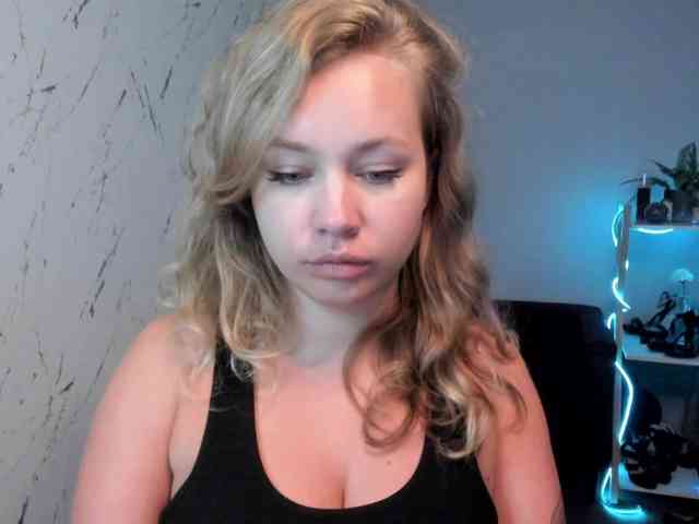 hollyBB webcam