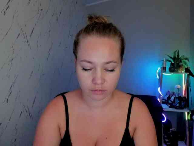hollyBB webcam